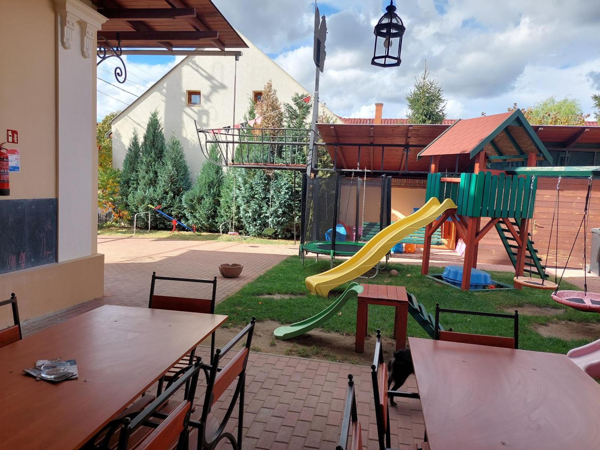Gyulai Meseház Apartman Exterior foto